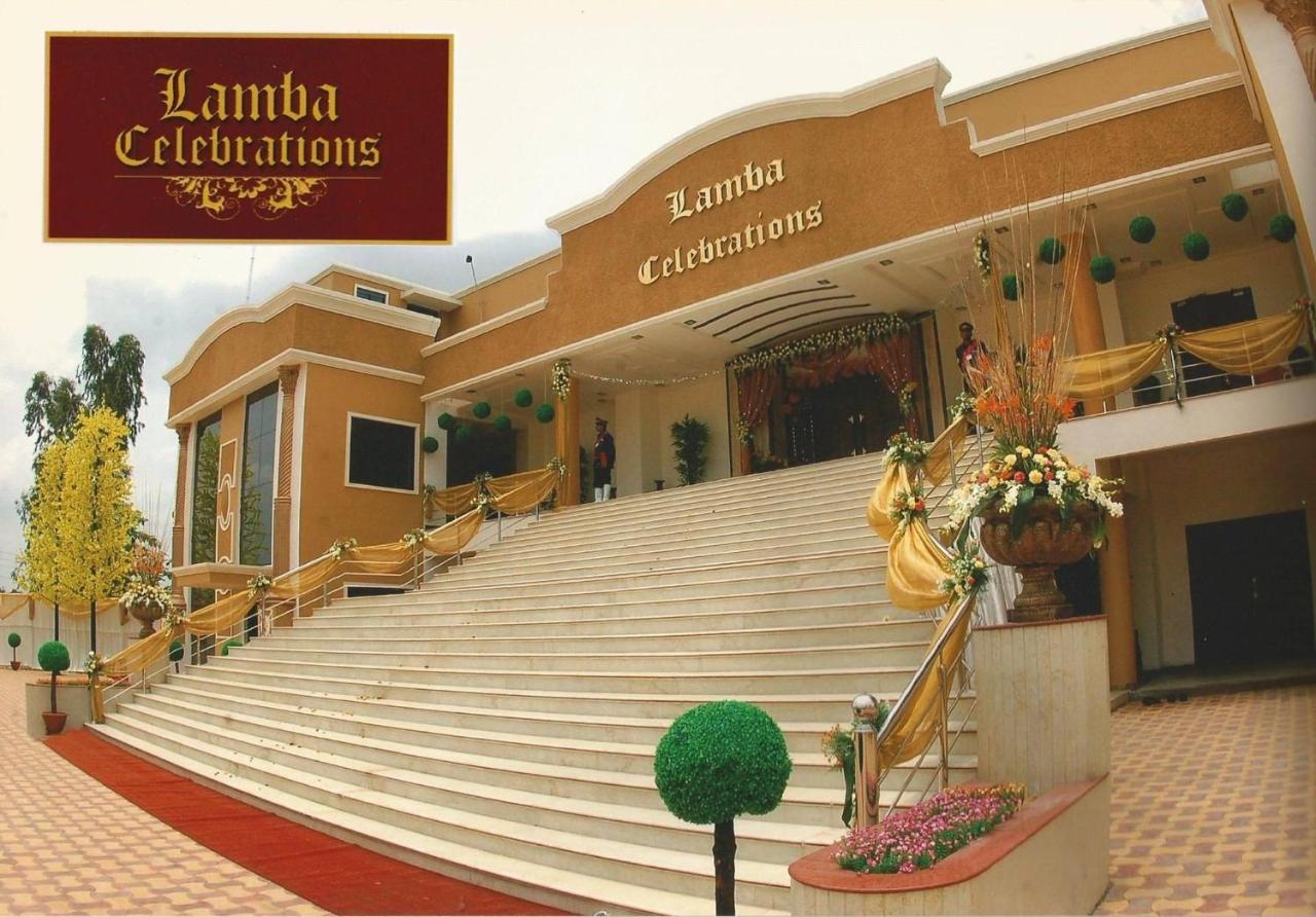 Hotel Lamba Celebrations à Nagpur Extérieur photo